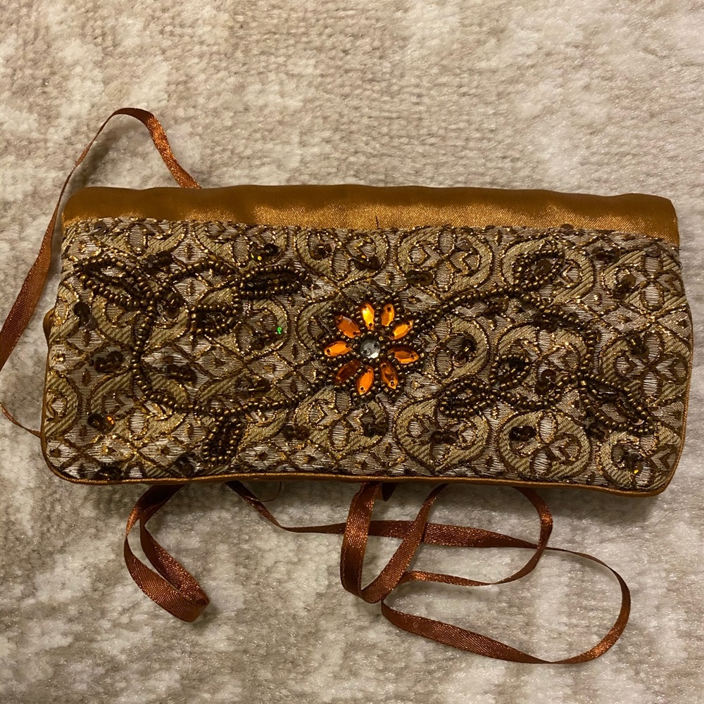Beaded clutch